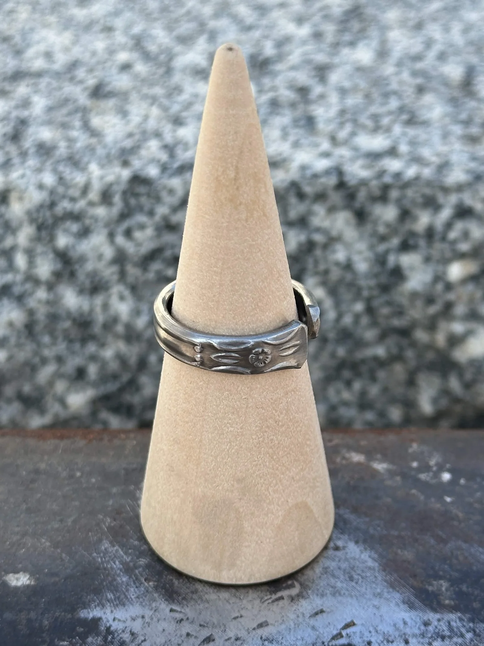 Bague Fleur Discrète