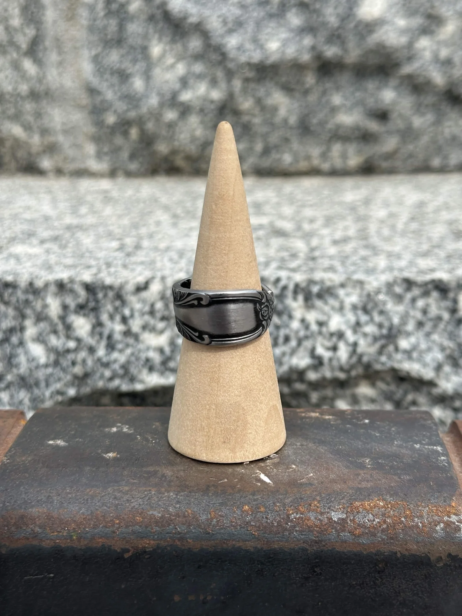 Bague Volute Fleurie Sombre